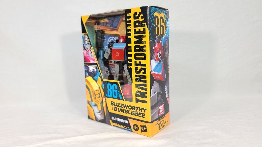 TF Collector Studio Series 86 Cliffjumper Review  (1 of 12)